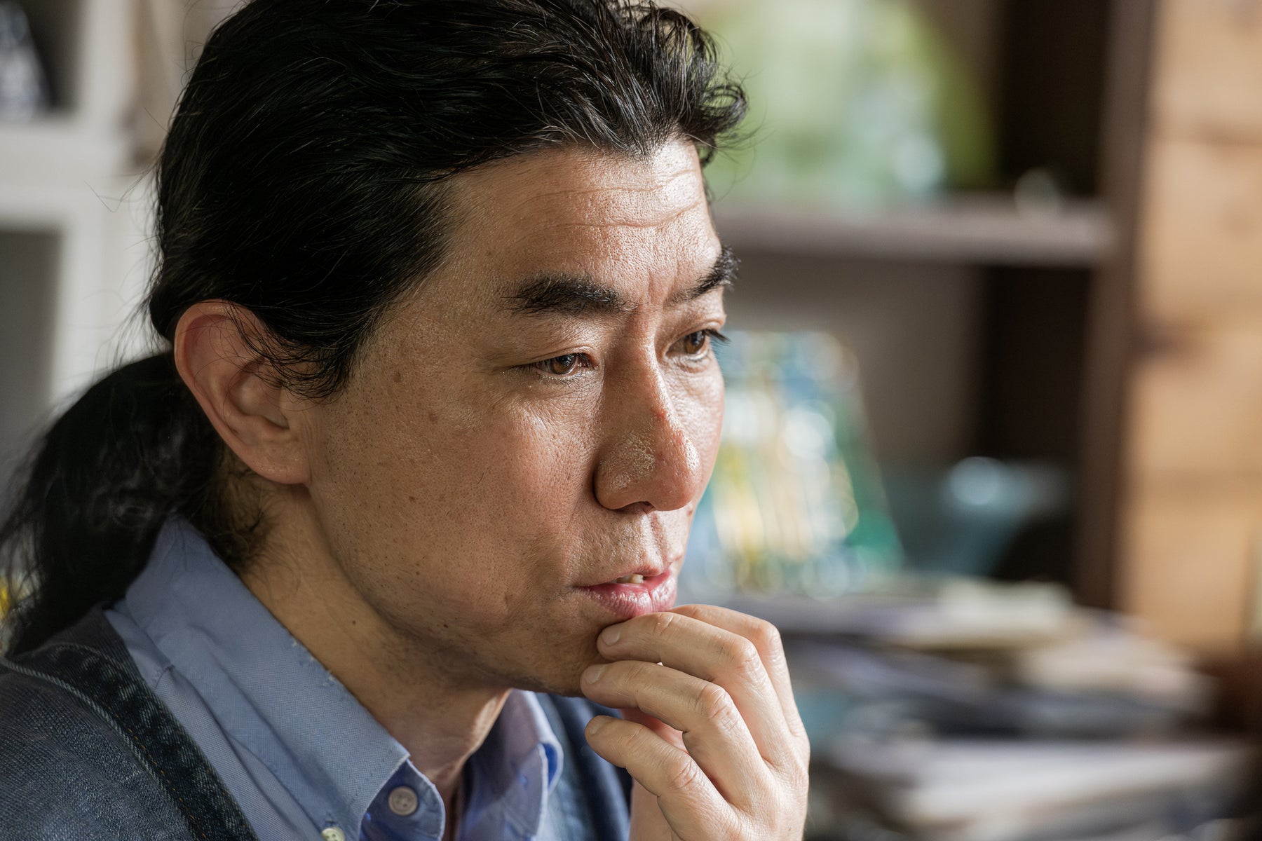 工房で当時をふりかえる大槻さん