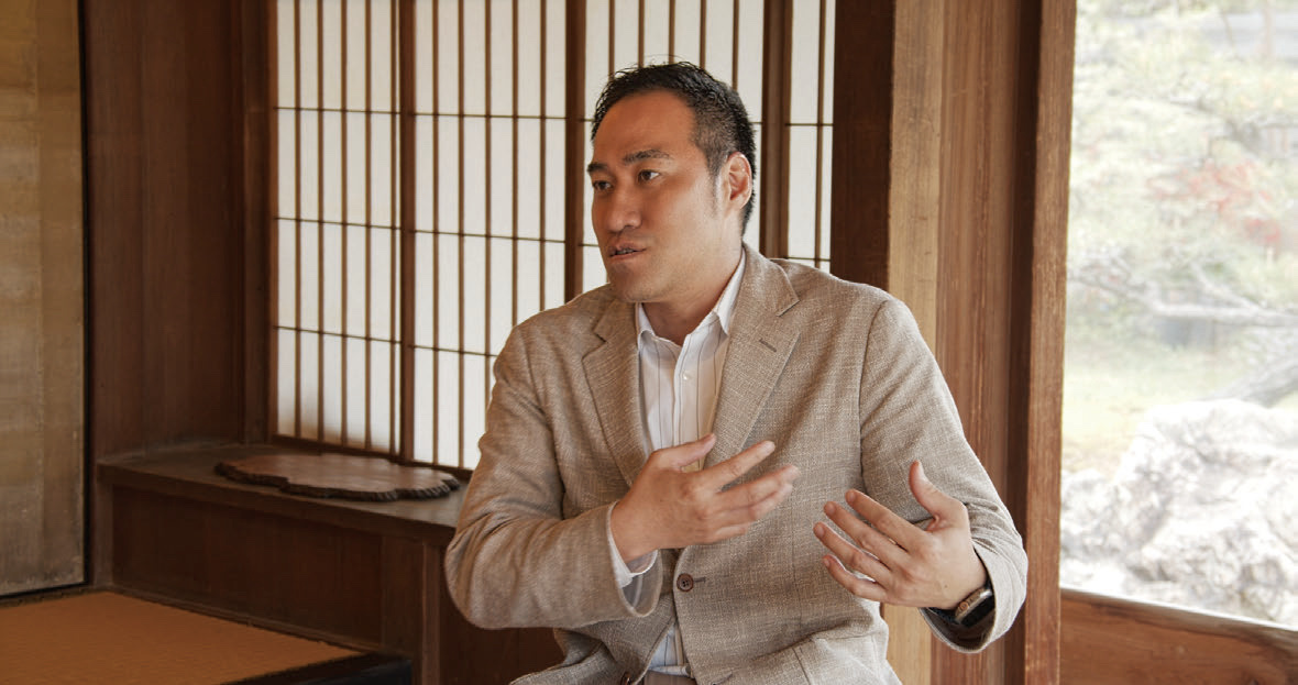 対談する房田基嗣