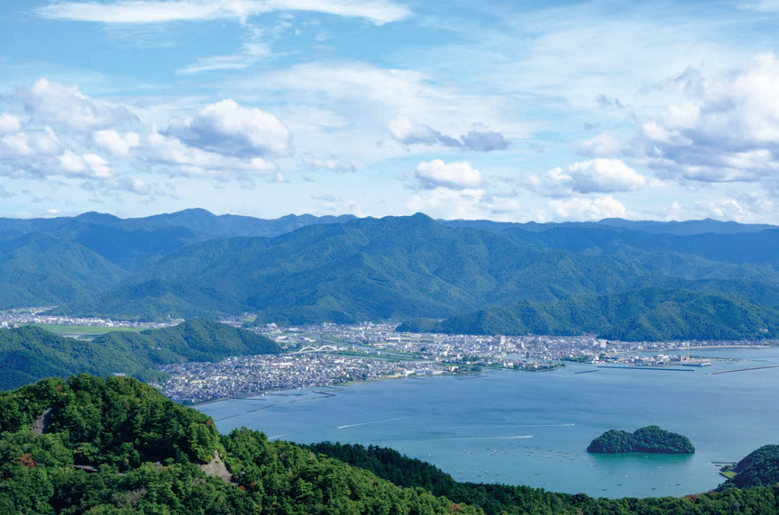 山から見下ろす小浜湾と市街